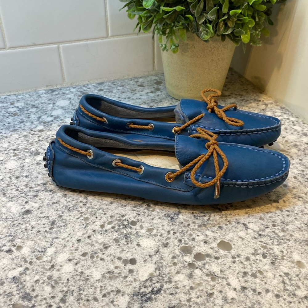 TODS moccasin driving loafers blue leather New condition size 6